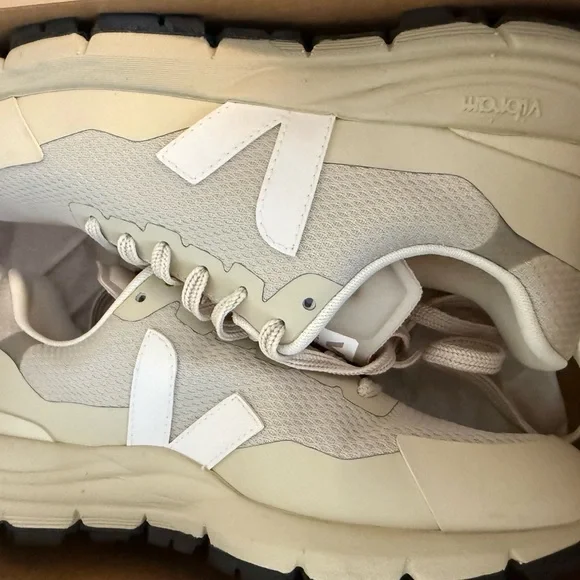 Women's VEJA Dekkan Trail Shoes - Picture 7 of 11